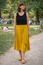 Falda midi mostaza