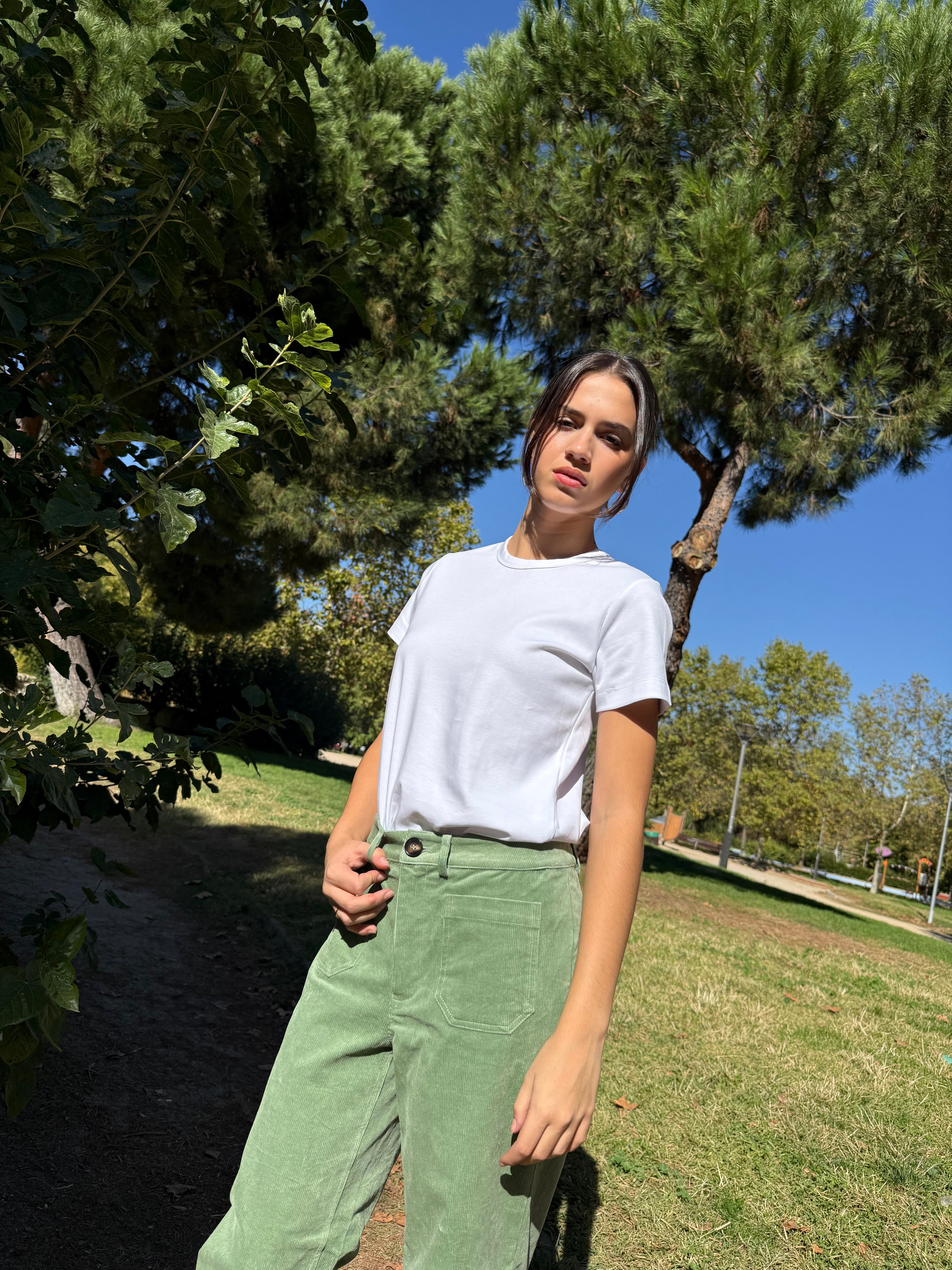 PANTALÓN PANA VERDE - UN BÁSICO CON TEXTURS