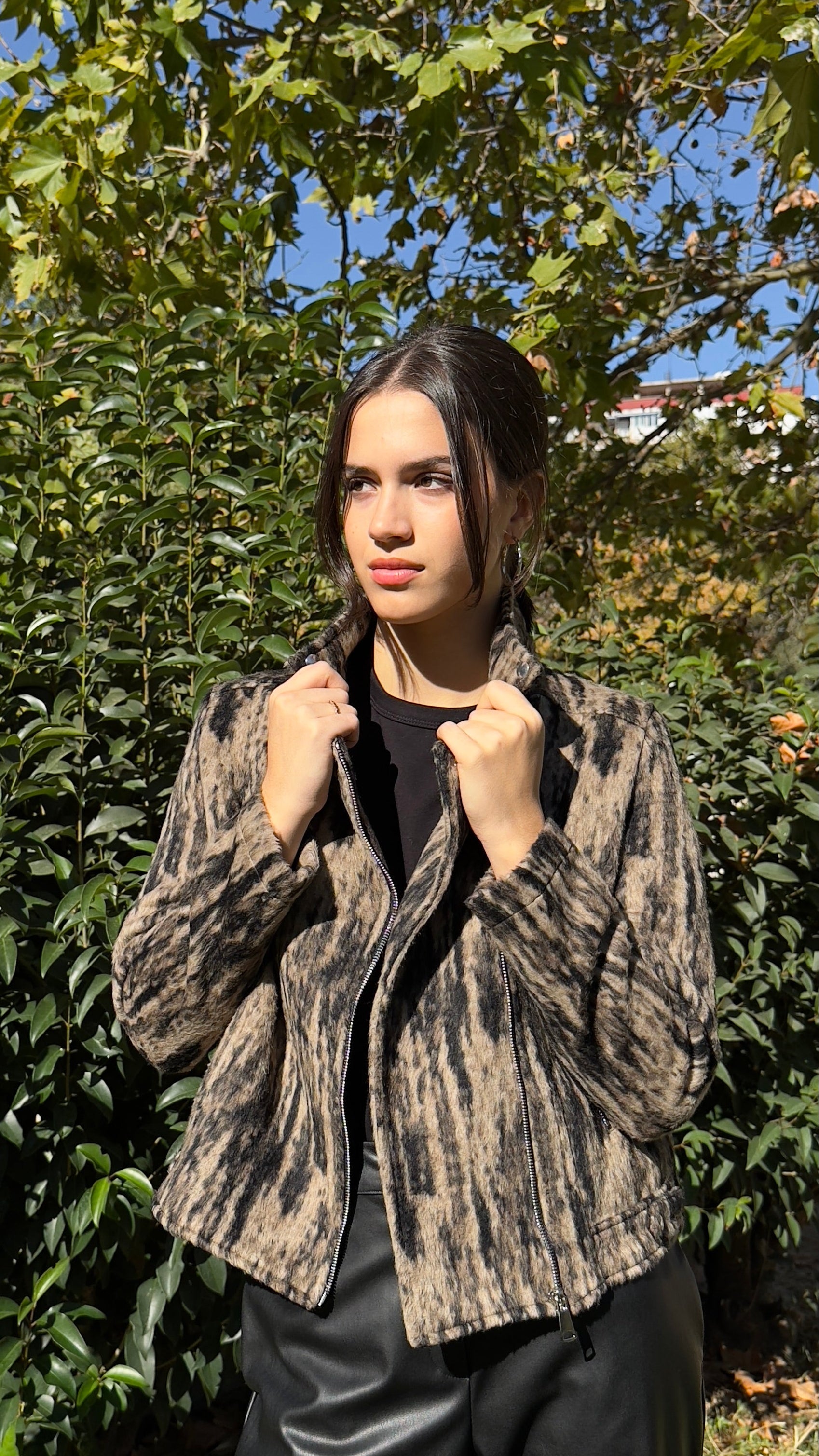 CHAQUETA MOTERA TEXTURIZADA