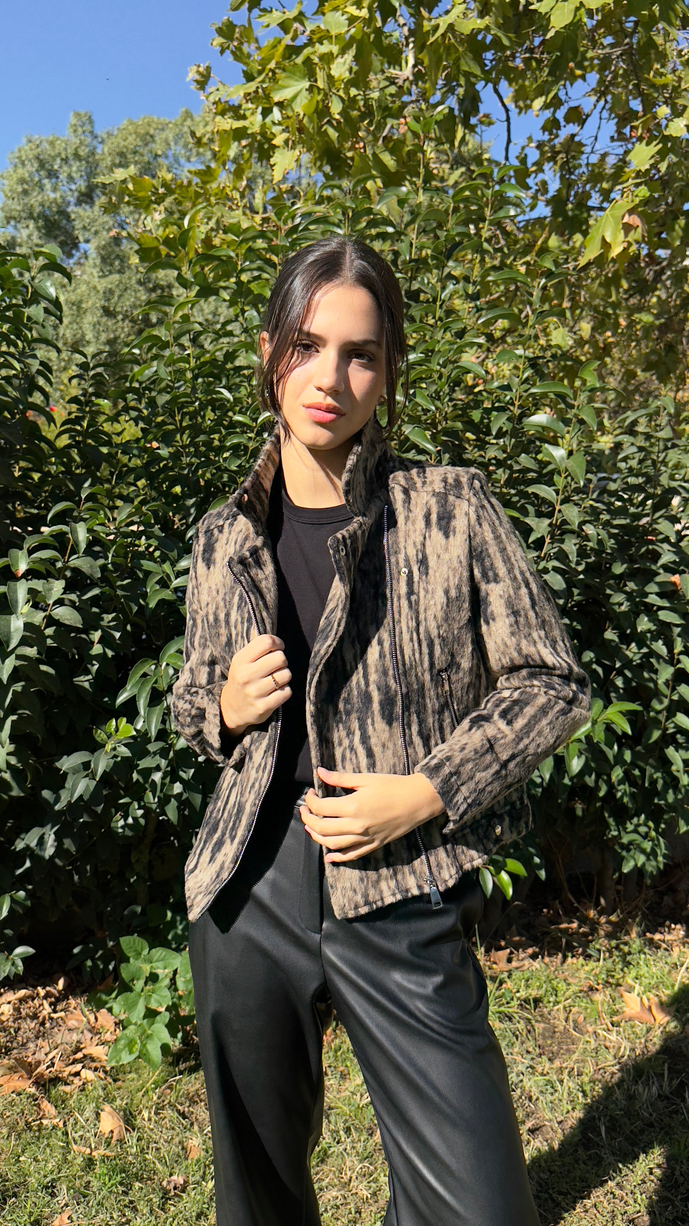 CHAQUETA MOTERA TEXTURIZADA