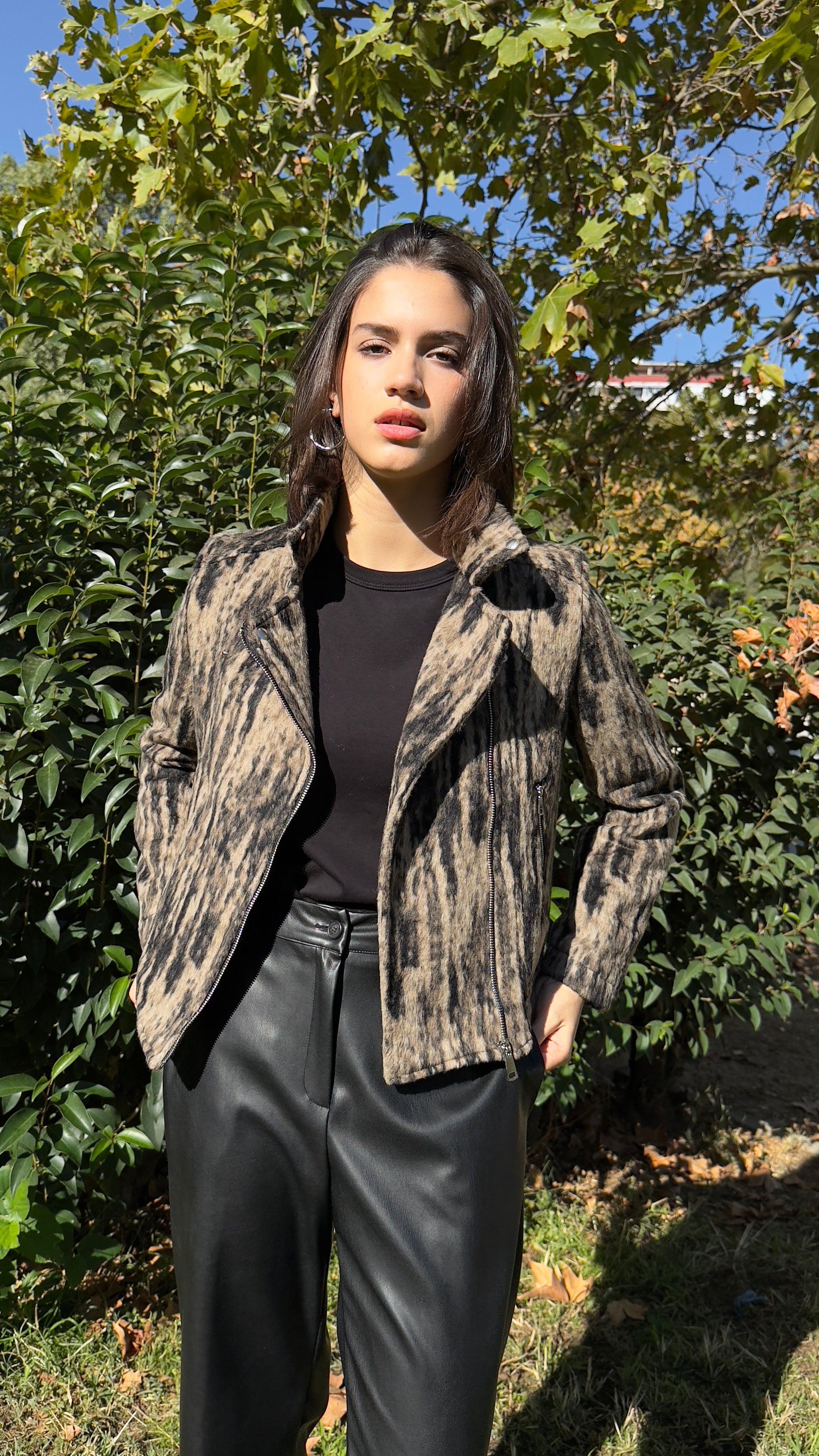 CHAQUETA MOTERA TEXTURIZADA