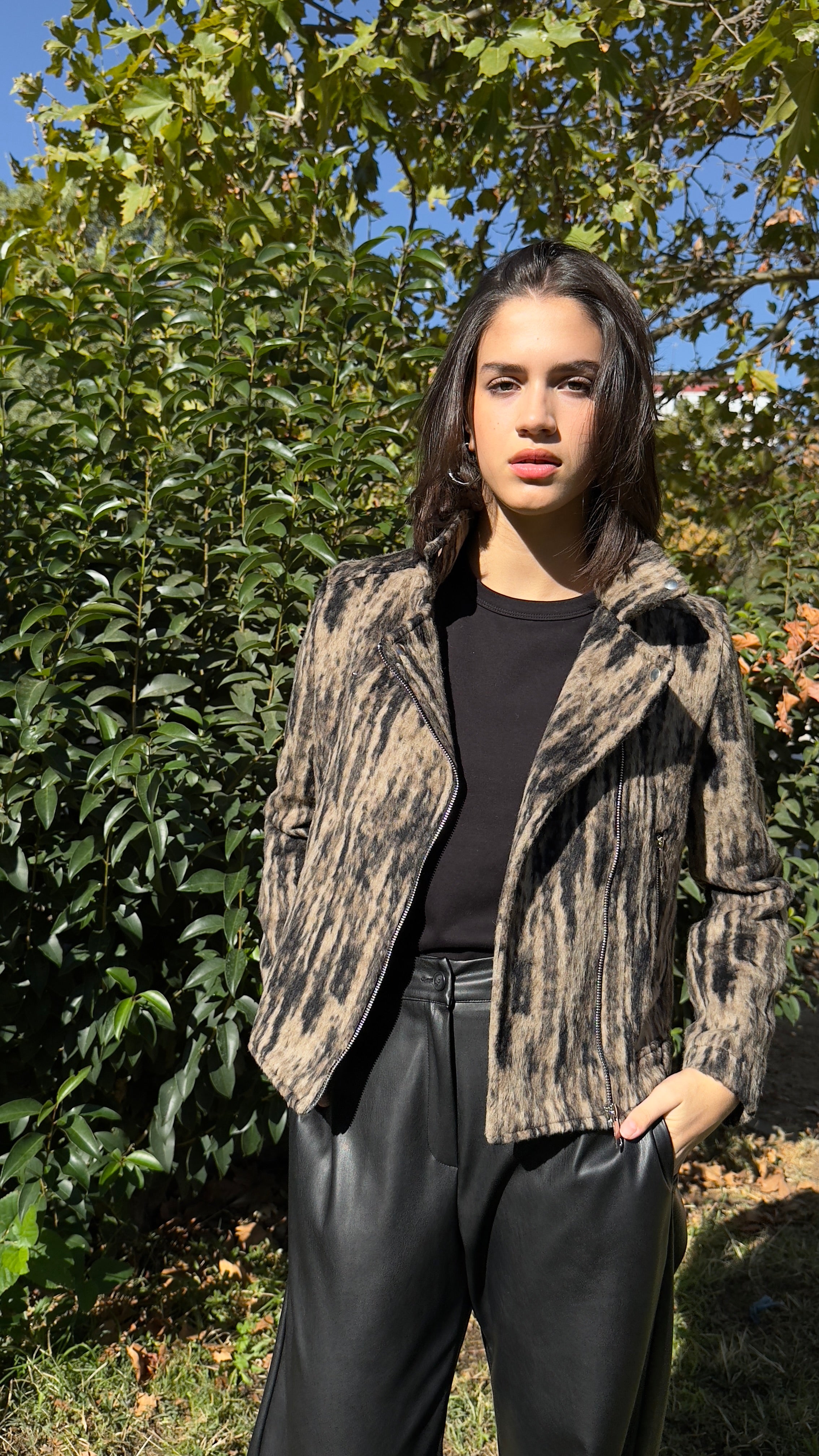 CHAQUETA MOTERA TEXTURIZADA