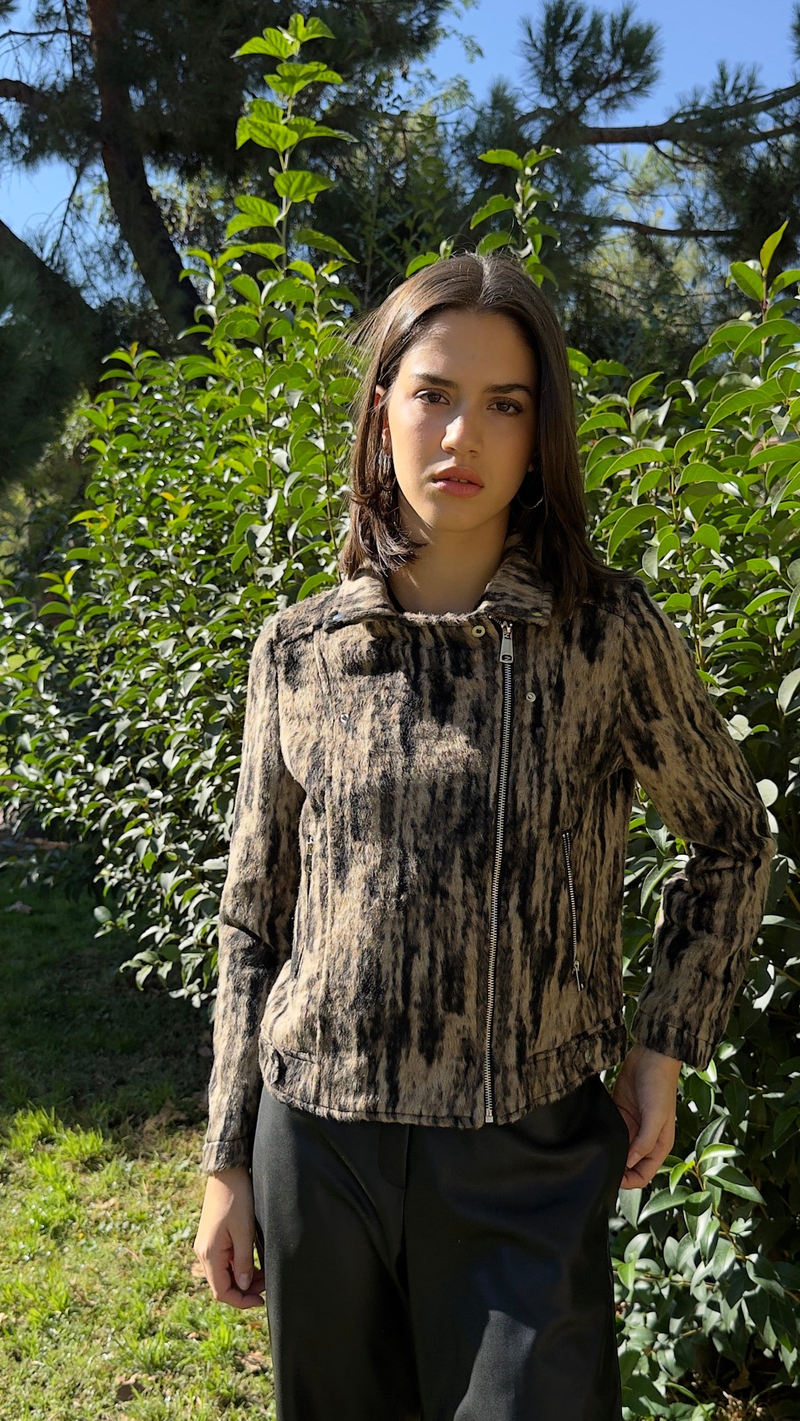 CHAQUETA MOTERA TEXTURIZADA