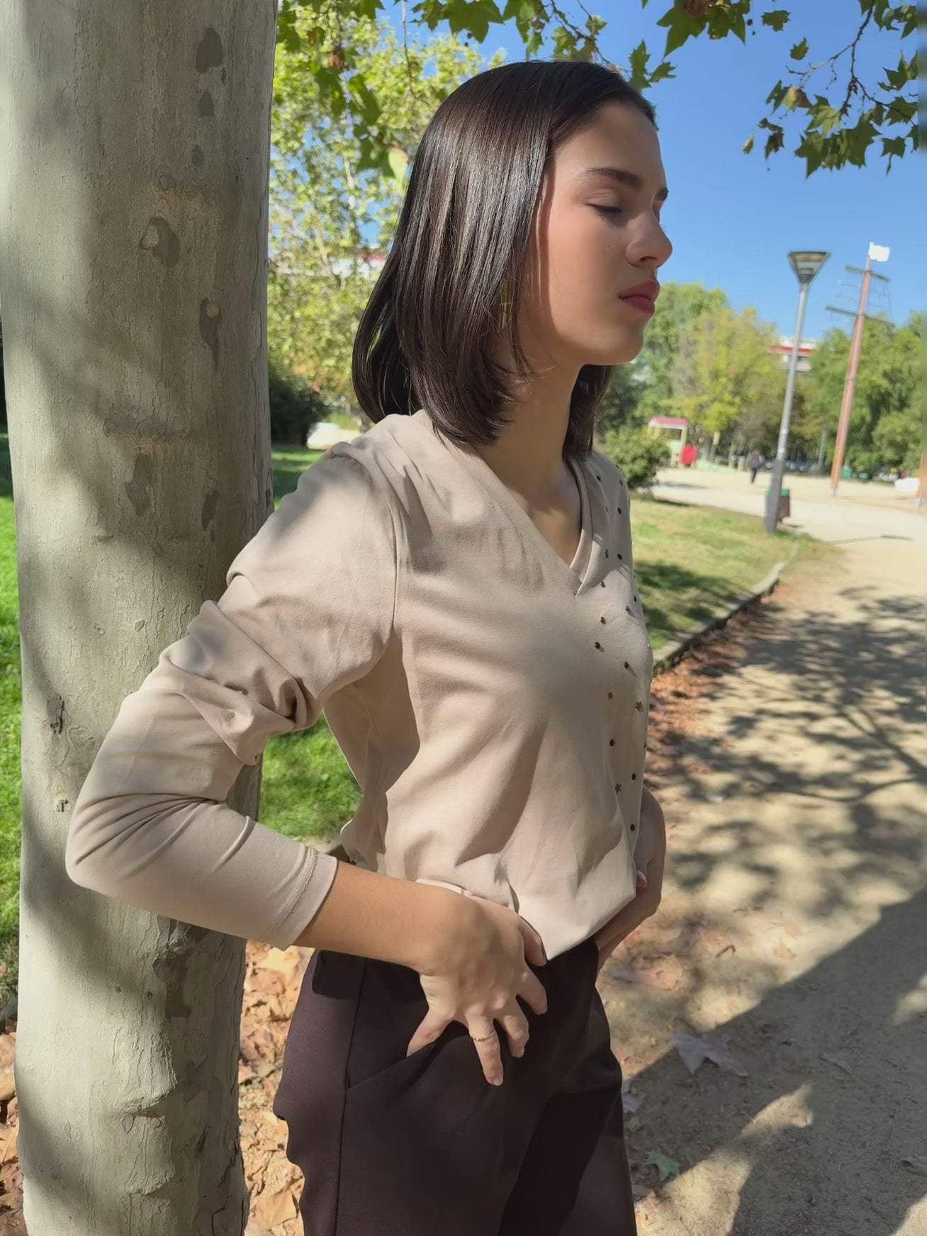 CAMISETA BEIGE ESTRELLAS