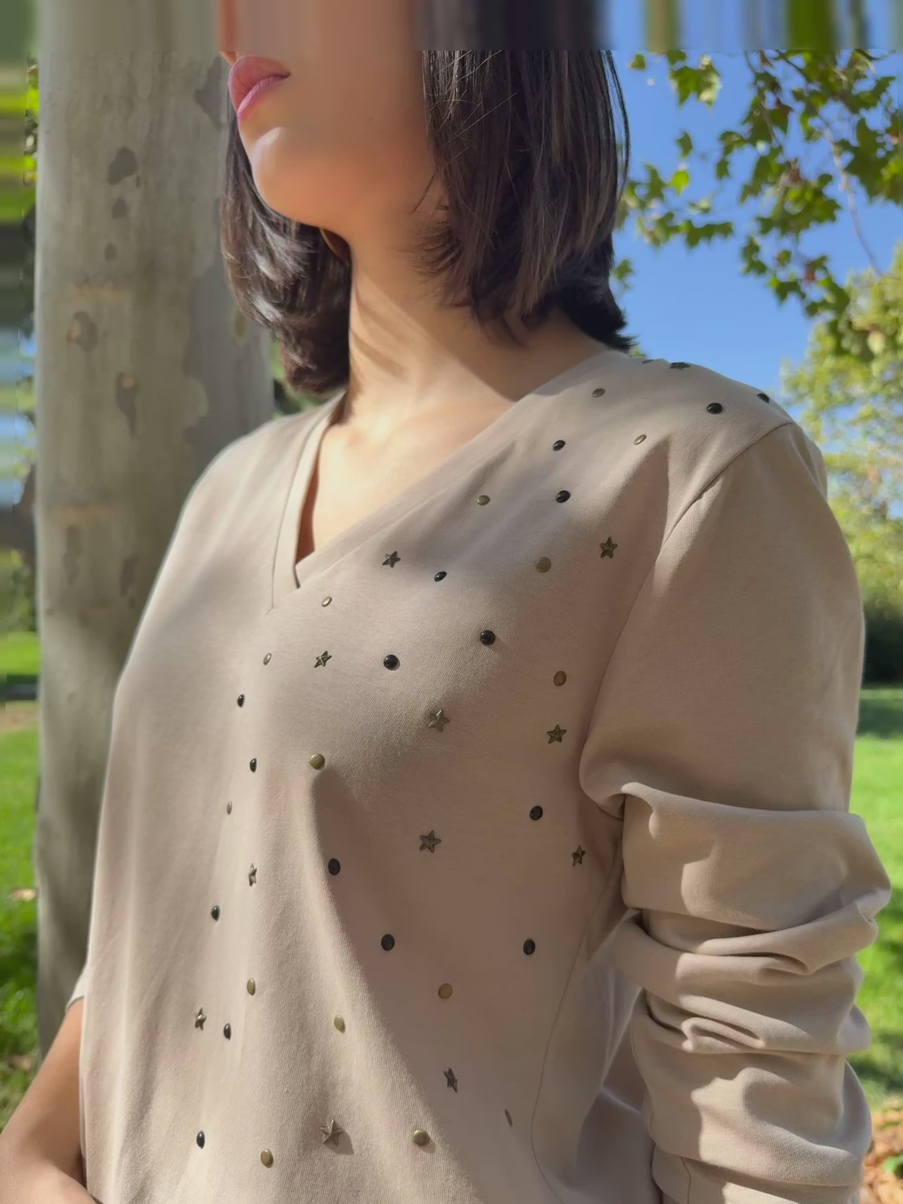 CAMISETA BEIGE ESTRELLAS