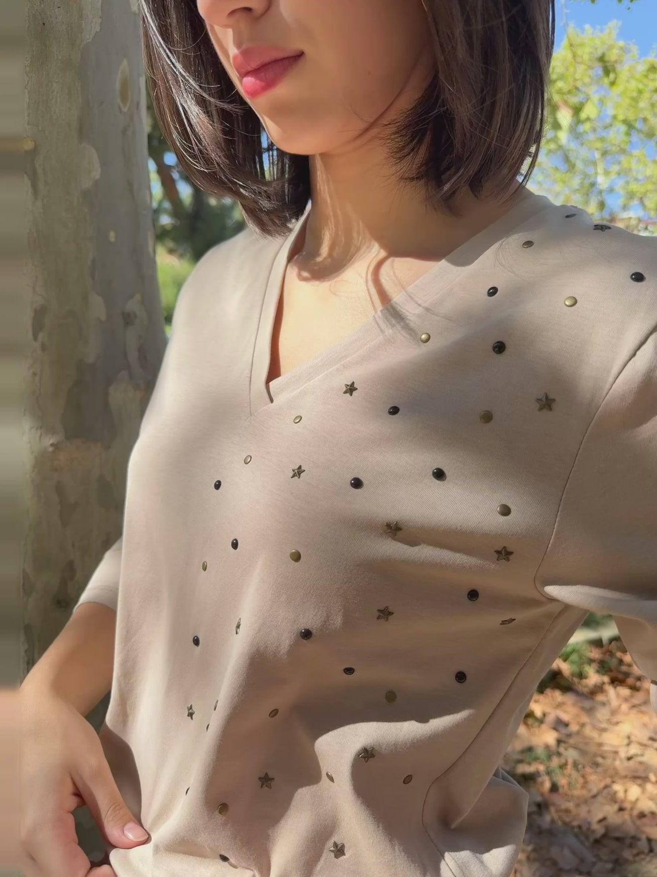 CAMISETA BEIGE ESTRELLAS