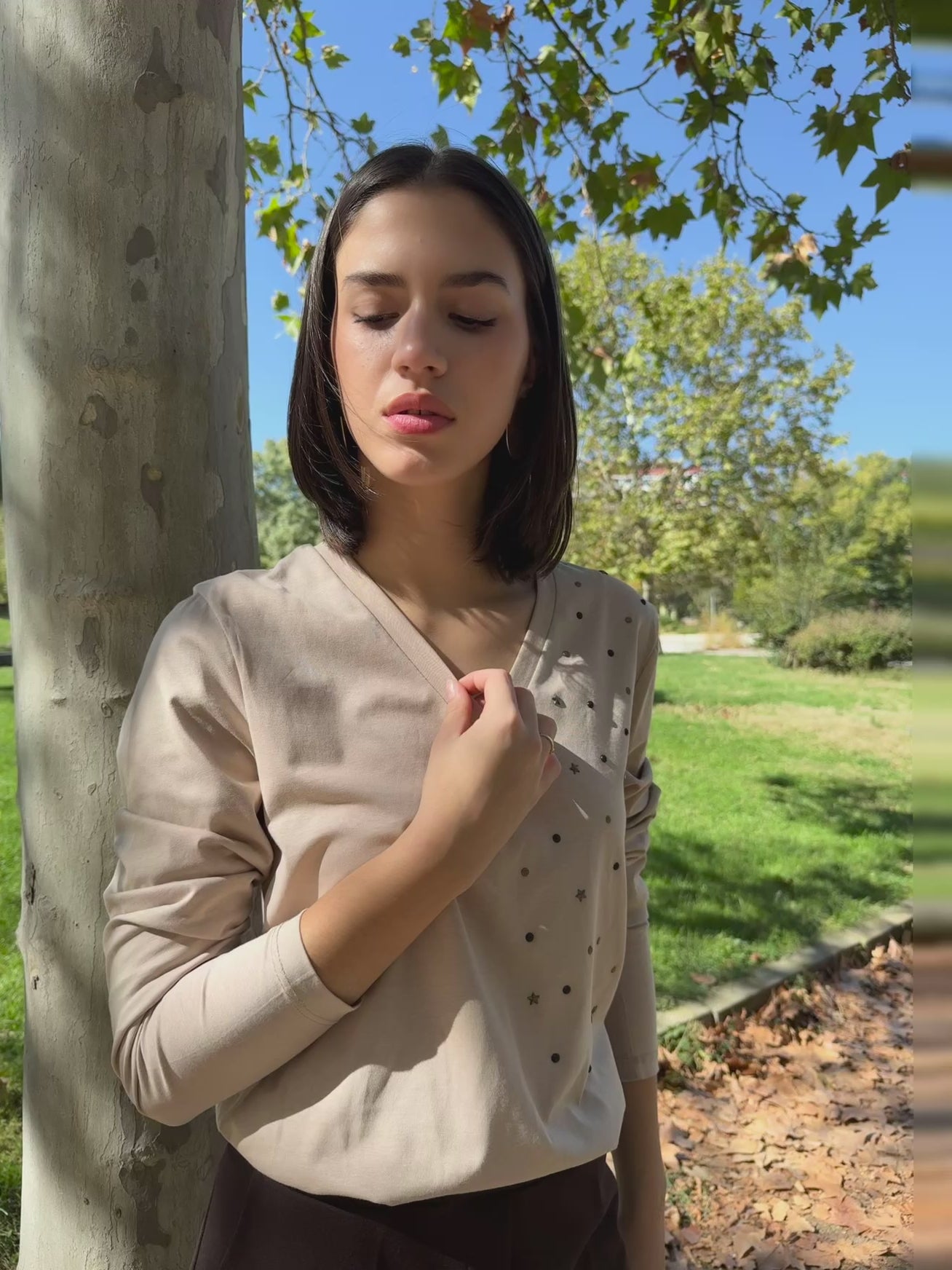 CAMISETA BEIGE ESTRELLAS