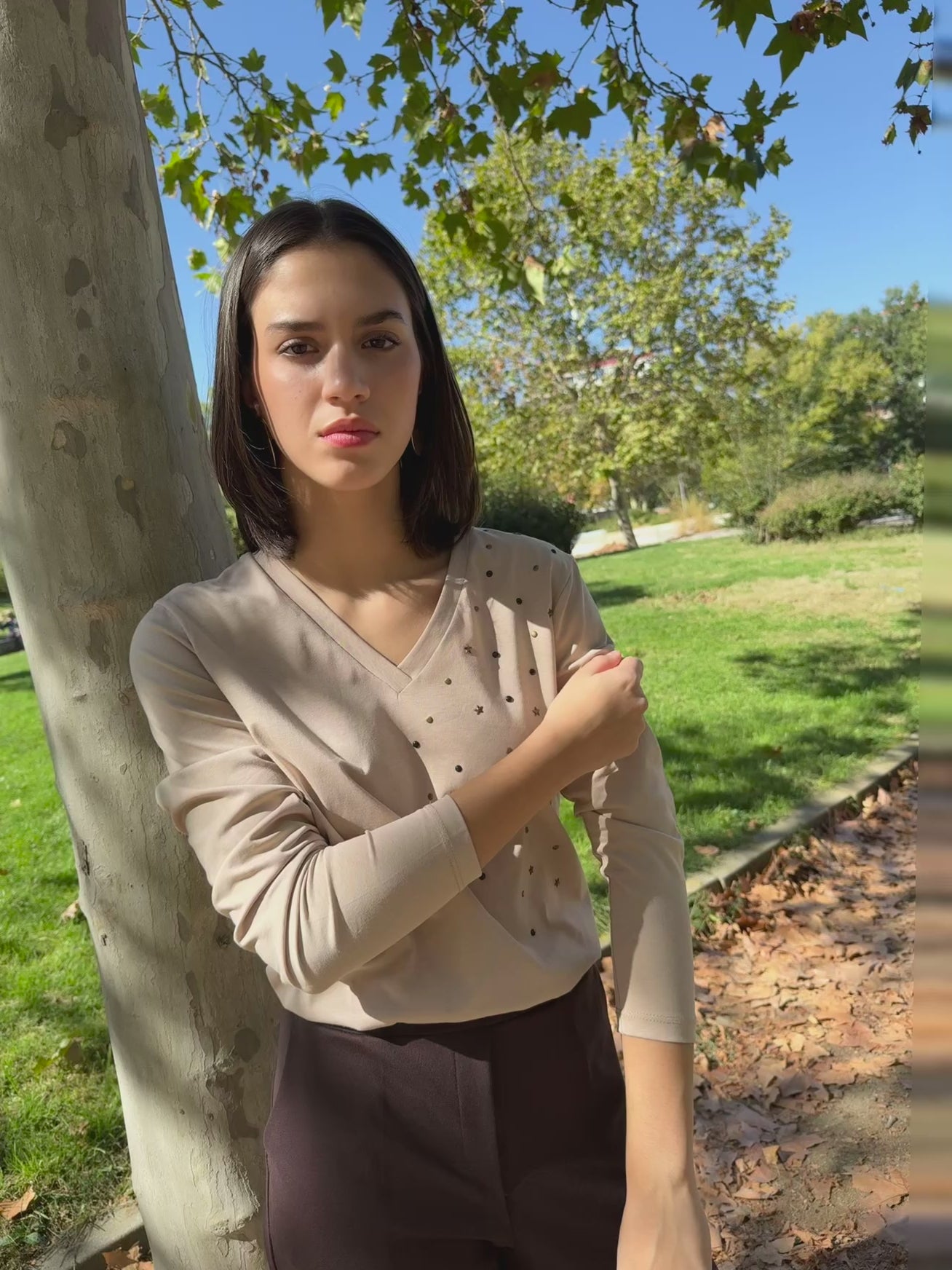 CAMISETA BEIGE ESTRELLAS